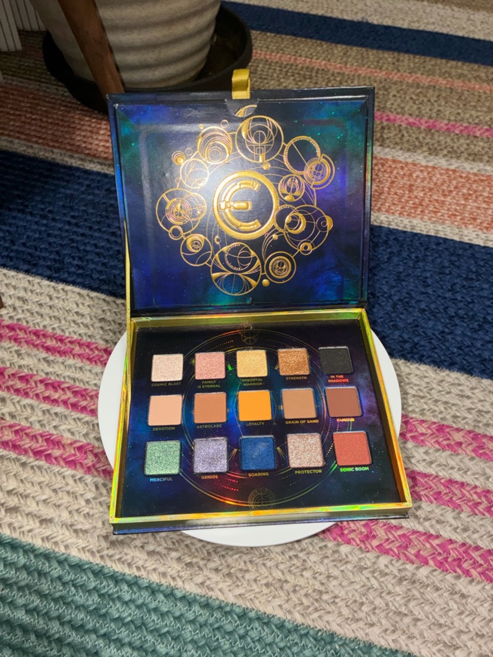 Urban Decay Eternals Eyeshadow Palette - Black & Gold - Picture 6 of 8
